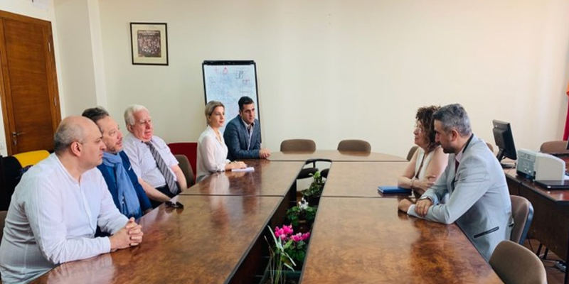 ՀՀ ԿԳՄՍ նախարարի տեղակալ Արայիկ Խզմալյանն ընդունել է աշխարհահռչակ դիրիժոր Ջորջ Փեհլիվանյանին և անվանի բեմադրիչ Գեորգի Իսահակյանին