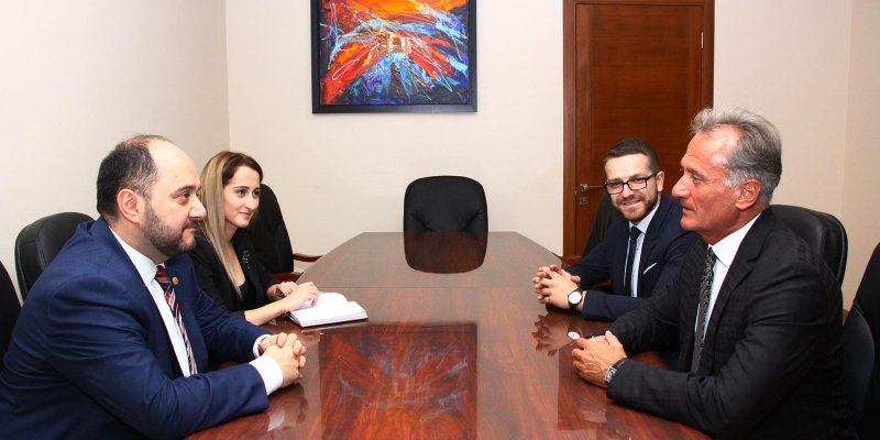 Նախարար Արայիկ Հարությունյանն ընդունել է Եվրոպայի ռեկորդակիր Ռոբերտ Էմմիյանին