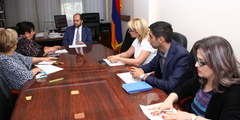 Քաղաքացիների ընդունելություն՝ ՀՀ կրթության, գիտության, մշակույթի և սպորտի նախարար Արայիկ Հարությունյանի մոտ