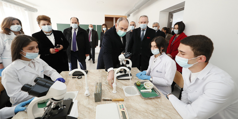 Prime Minister attends reopening ceremony of M. Gorky High School № 5 in Vagharshapat