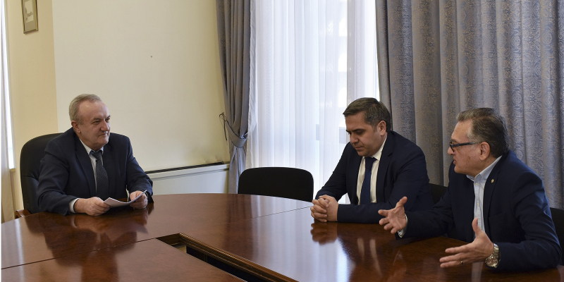 ESCS Minister Vahram Dumanyan receives representatives of the Football Federation of Armenia