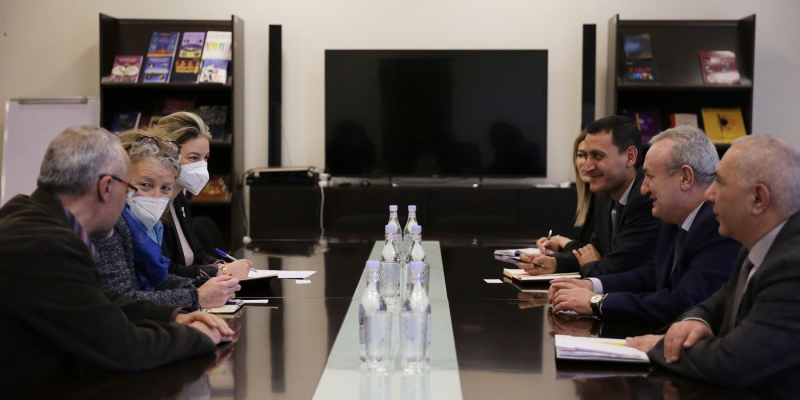 Министр Ваграм Думанян принял постоянного координатора ООН в Армении Лилу Питерс Яхиа