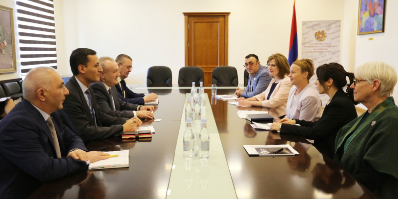 Vahram Dumanyan receives USA Peace Corps Armenia Country Director
