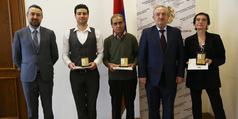 ԿԳՄՍ նախարար Վահրամ Դումանյանը Պարի միջազգային օրվա առթիվ պարգևատրել է ոլորտի նվիրյալներին