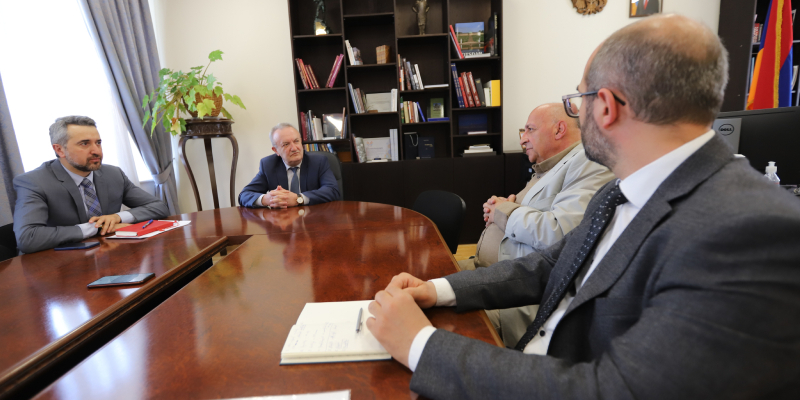 Vahram Dumanyan receives the heads of the G. Sundukyan National Academic Theatre