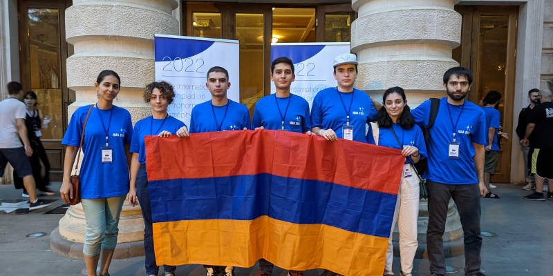 3 բրոնզե մեդալ՝ Աստղագիտության և աստղաֆիզիկայի միջազգային 15-րդ օլիմպիադայից