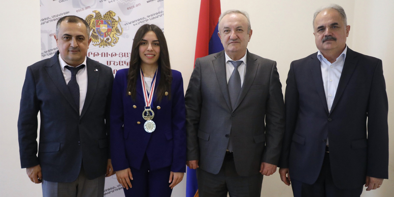 «Հպարտության և հուզմունքի պահեր պարգևեցիք». Վահրամ Դումանյանն ընդունել է շախմատի աշխարհի ու Եվրոպայի Մ18 տարեկանների չեմպիոն Մարիամ Մկրտչյանին
