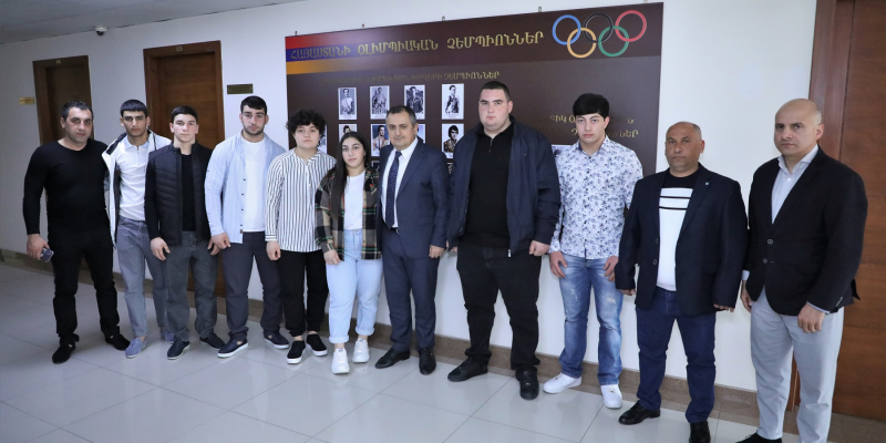«Ձեր այս հաջողությունը միայն սկիզբն է». Կարեն Գիլոյանն ընդունել է ծանրամարտի աշխարհի պատանեկան առաջնության մրցանակակիրներին