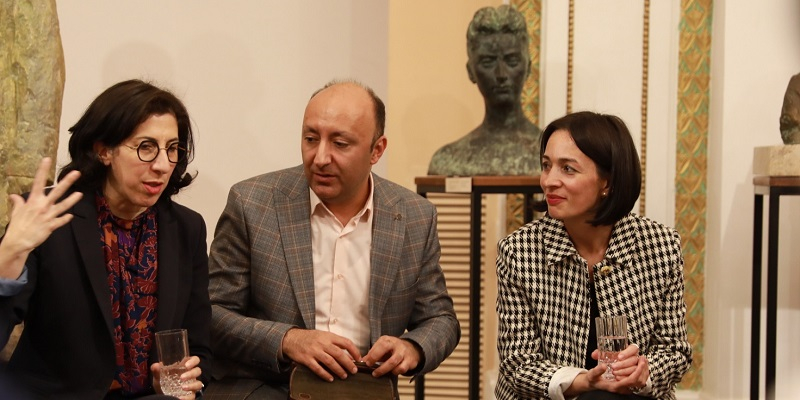 Ֆրանսիայի մշակույթի նախարարը հանդիպել է հայաստանյան մշակութային ժառանգության ոլորտի կազմակերպությունների ղեկավարների հետ