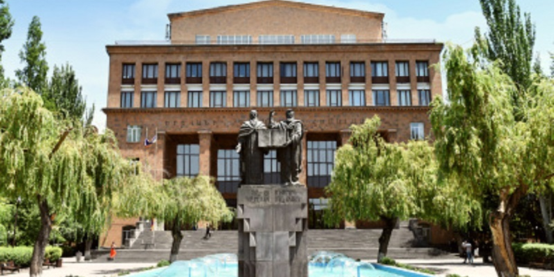 Ժաննա Անդրեասյանն այցելել է ԵՊՀ և «Հերացի» համալսարանական հիվանդանոց