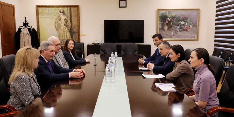 Zhanna Andreasyan receives President of the European Fencing Confederation Giorgio Scarso