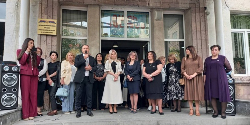 «Ընտրե՛ք պահանջված մասնագիտություններ, որոնք նաև կարևոր կլինեն մեր երկիրը հզորացնելու համար». Արաքսիա Սվաջյանը՝ շրջանավարտներին
