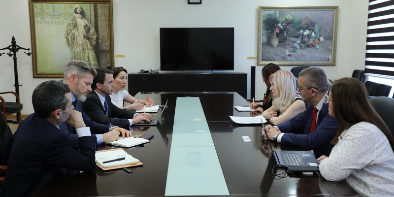 «ՀՀ դպրոցներում անվտանգային բարձր չափանիշների ապահովումը կարևոր է». Արաքսիա Սվաջյանն ընդունել է ԱԶԲ պատվիրակությանը