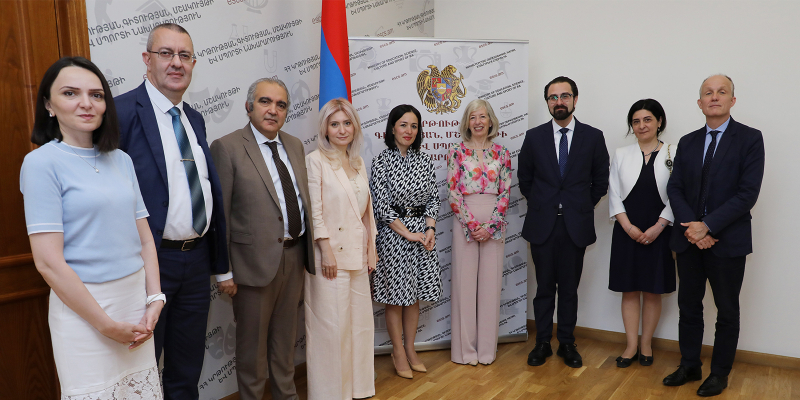 Minister Zhanna Andreasyan receives UNESCO Assistant Director-General for Education