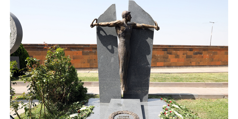 On the anniversary of Albert Azaryan, his bronze statue is unveiled: a tribute to the memory of the legendary gymnast