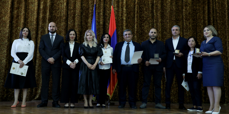 Ուսուցչի օրվա առթիվ մի խումբ մանկավարժներ և ոլորտի ներկայացուցիչներ պարգևատրվել են ԿԳՄՍ նախարարի կողմից