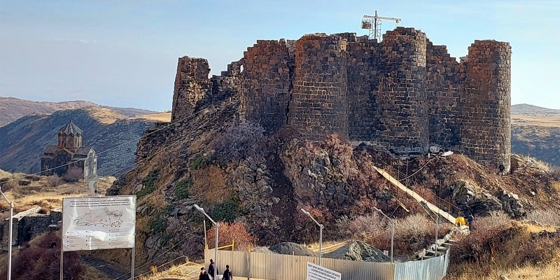 Ընթացքի մեջ են Փարպիի Ծիրանավոր եկեղեցու և Ամբերդ ամրոցի ամրակայման, նորոգման և վերականգնման աշխատանքները
