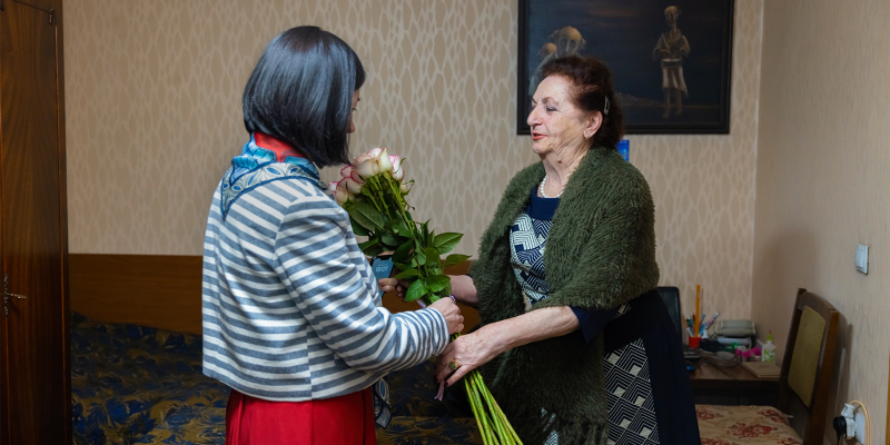 Minister Zhanna Andreasyan visits distinguished teachers in celebration of International Women's Day