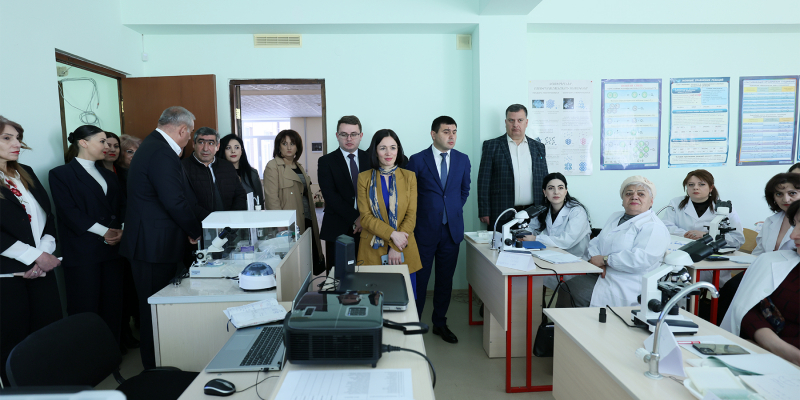Жанна Андреасян наблюдала за процессом переподготовки учителей, преподающих STEM-дисциплины в Гюмри 