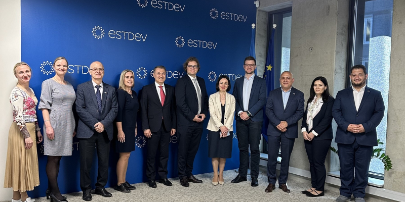A number of digitization-related issues are discussed with the Estonian colleagues