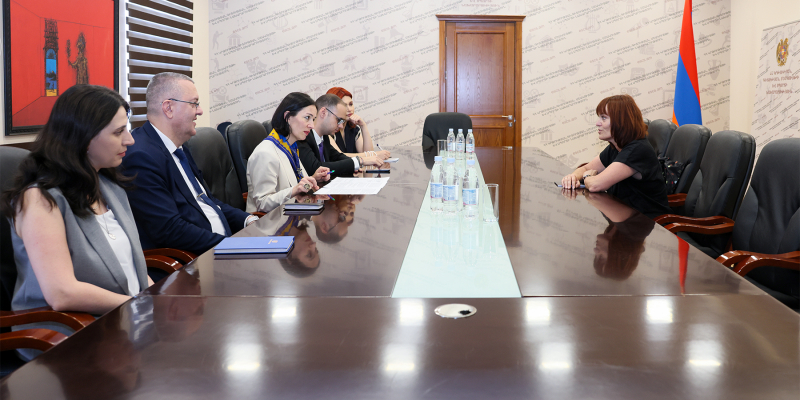 Ժաննա Անդրեասյանն ընդունել է ավստրիացի հայագետ Յասմին Դում-Թրագուտին