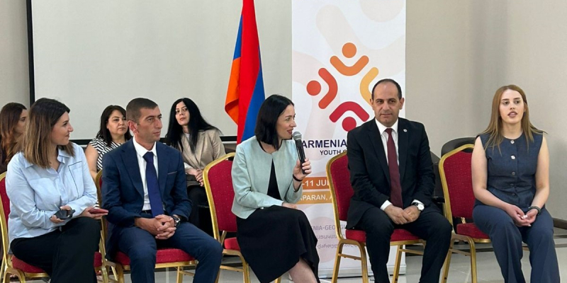 Ժաննա Անդրեասյանն Ապարանում հանդիպել է Հայ-վրացական երիտասարդական հավաքի մասնակիցներին
