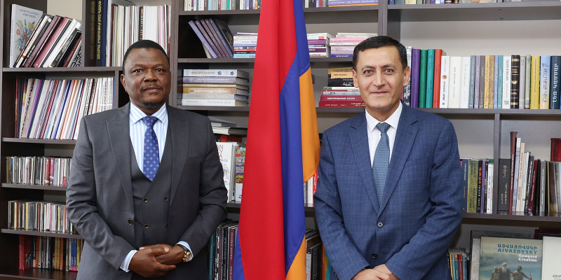Արթուր Մարտիրոսյանն ընդունել է Նիգերիայի դեսպանության գործերի հավատարմատարին