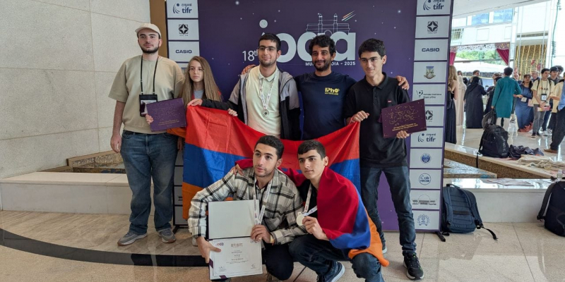 2 արծաթե և 1 բրոնզե մեդալ՝ աստղագիտության և աստղաֆիզիկայի միջազգային օլիմպիադայում