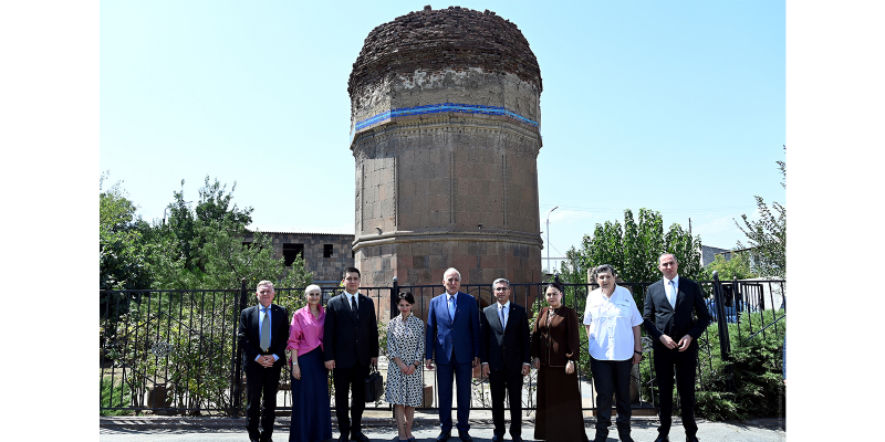 Նախագահ Վահագն Խաչատուրյանն ու ԿԳՄՍ նախարար Ժաննա Անդրեասյանն այցելել են Արգավանդի թուրքմենական դամբարան