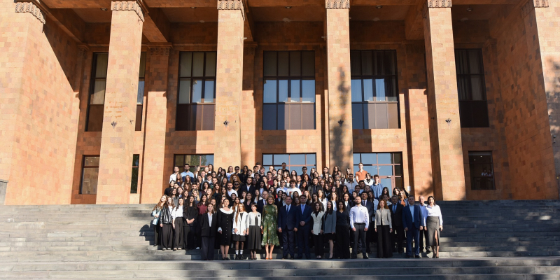 Королева Бельгии Матильда и министр Жанна Андреасян посетили Ереванский государственный университет