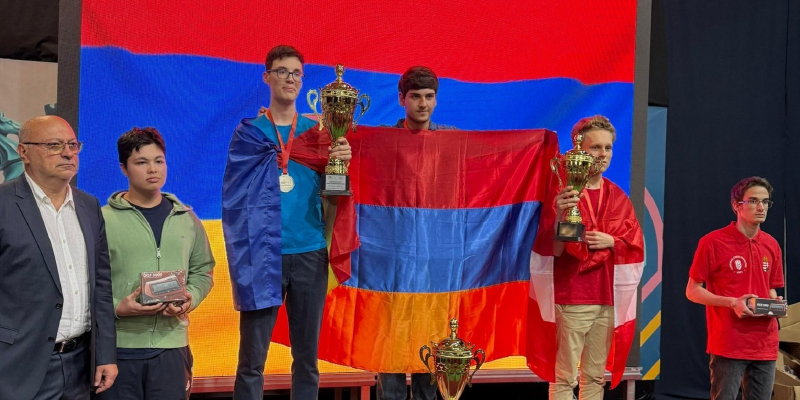 17-ամյա Վահե Սուքիասյանը՝ շախմատի Եվրոպայի Մ18 տարեկանների առաջնության հաղթող, Տիգրան Համբարձումյանը՝ Մ14 առաջնության փոխչեմպիոն