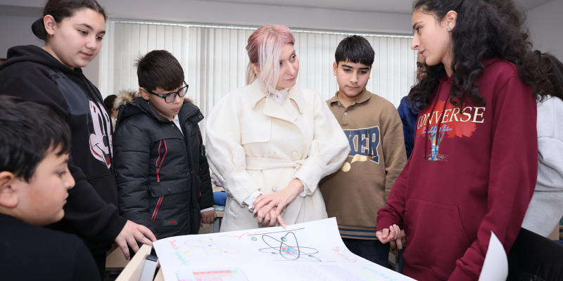 Արաքսիա Սվաջյանը չնախատեսված այց է կատարել Վաղարշապատի դպրոցներ