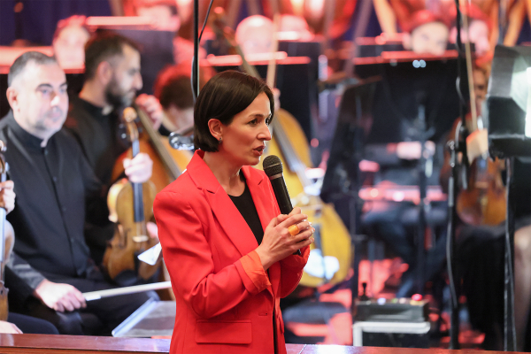 Շնորհակալ ենք, որ շարունակում եք ստեղծագործել. Ժաննա Անդրեասյանը ներկա է եղել Հովհաննես Չեքիջյանի ծննդյան 97-ամյակին նվիրված համերգին