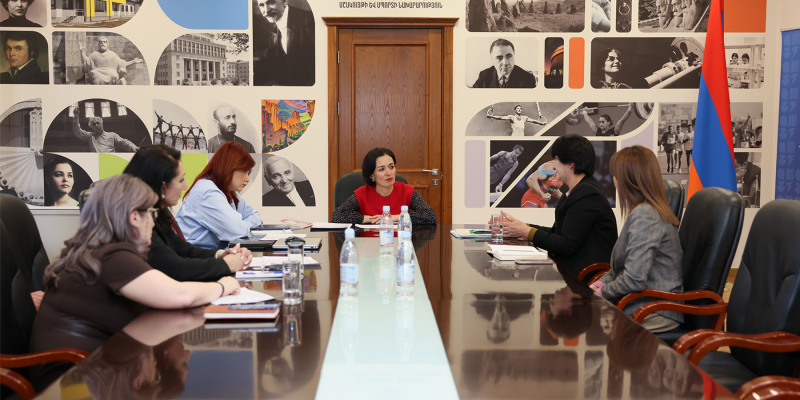 Ժաննա Անդրեասյանը հերթական անգամ ընդունել է ուսուցիչների