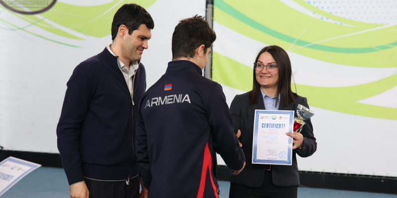 Հասմիկ Ավագյանը Ծաղկաձորում պարգևատրել է Tennis Europe-ի Մ16 տարեկանների մրցաշարի հաղթողներին