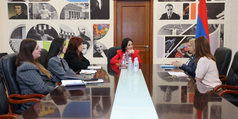 Ժաննա Անդրեասյանը հերթական անգամ ընդունել է ուսուցիչների