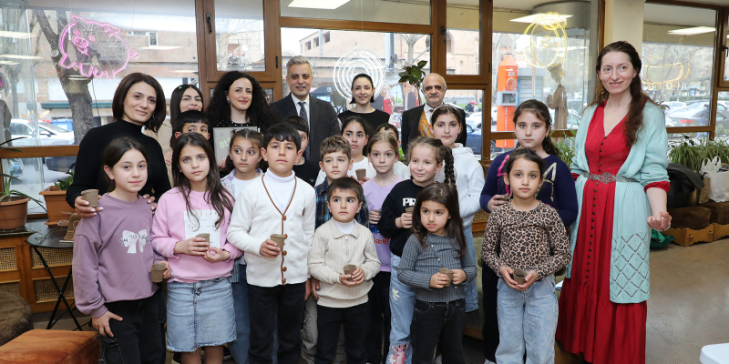 &laquo;Սերմիկը&raquo; գրքի ինտերակտիվ ընթերցանություն Տիկնիկային թատրոնում