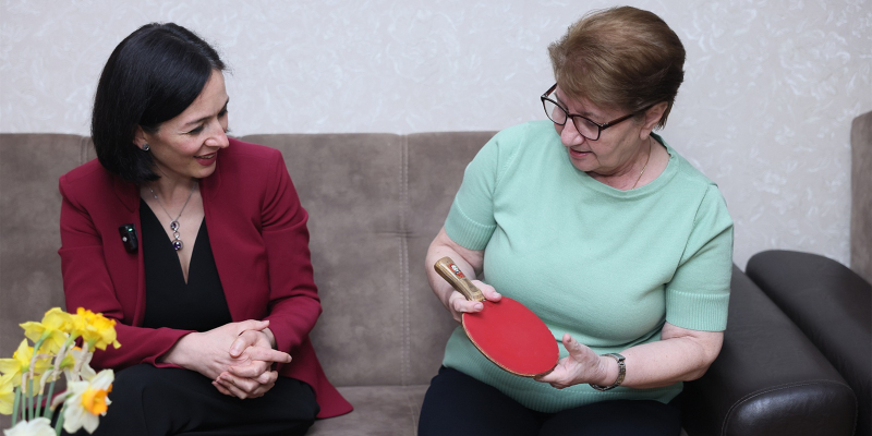 Սպորտի միջազգային օրվա առթիվ Ժաննա Անդրեասյանն այցելել է սեղանի թենիսի վաստակաշատ ներկայացուցիչ Գոհար Խանզրատյանին