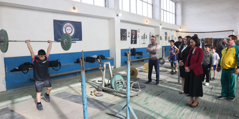 Ժաննա Անդրեասյանն այցելել է Գեղակերտի ծանրամարտի մարզադպրոց