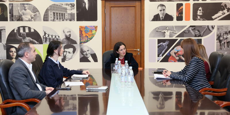 Ժաննա Անդրեասյանը հերթական հանդիպումն է ունեցել ուսուցիչների հետ