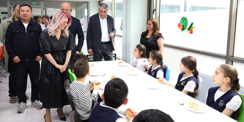Միջազգային պատվիրակությունն այցելել է մարզերի դպրոցներ՝ ծանոթանալու ՀՀ դպրոցական սննդի կայուն մոդելներին