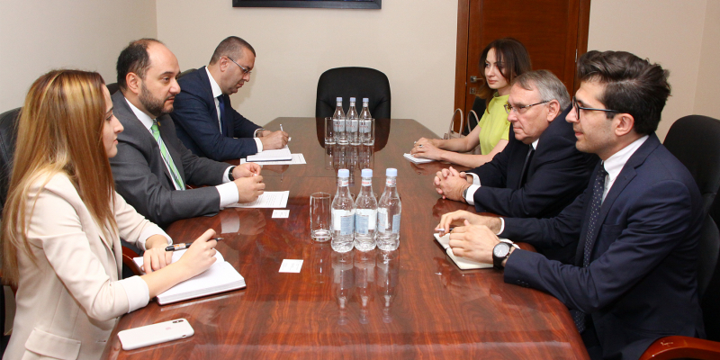 Министр Араик Арутюнян принял Чрезвычайного и полномочного посла Чешской Республики Бедрича Копецкого