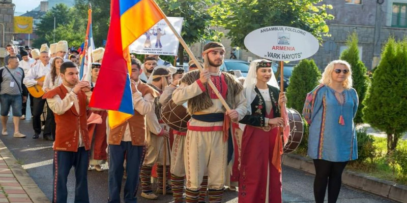 «Վարք Հայոց» ավանդական երգի-պարի խումբը՝ Ռումինիայի և Սերբիայի միջազգային ֆոլկլորային փառատոներին