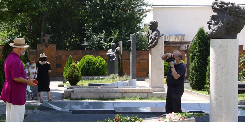 RA Minister of Education, Science, Culture and Sports Arayik Harutyunyan laid flowers on the grave of the renowned artist Sergei Paradjanov in commemoration of the 30-th death anniversary