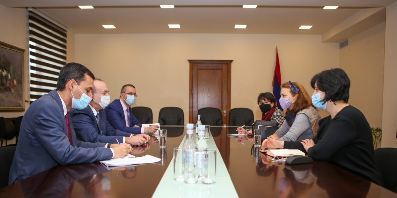 ESCS Minister Vahram Dumanyan receives the newly appointed representative of the UN Children's Fund in Armenia