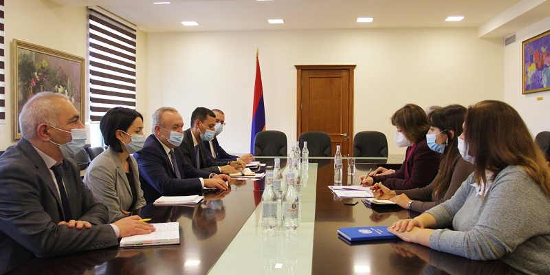 Vahram Dumanyan Receives the Resident Representative of the UNDP Office in Armenia