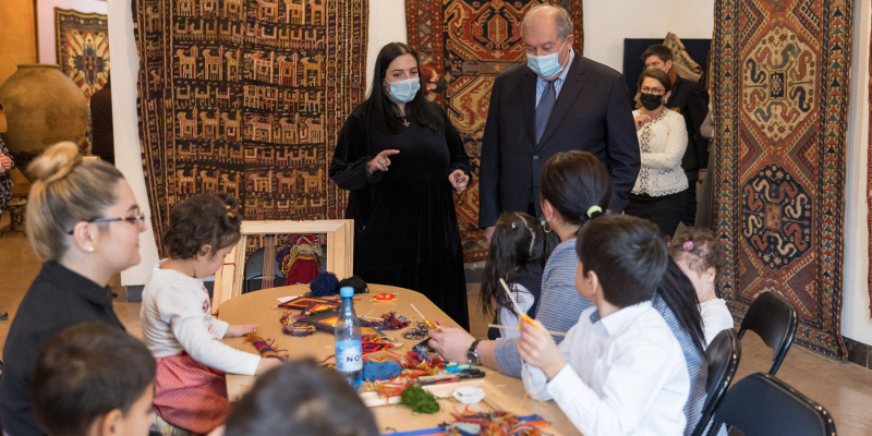 ՀՀ նախագահ Արմեն Սարգսյանն այցելել է Ժողովրդական արվեստների թանգարան