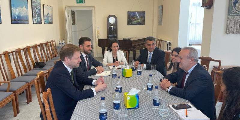 Ваграм Думанян в Лондоне встретился с представителями дипломатической и культурно-образовательной сфер