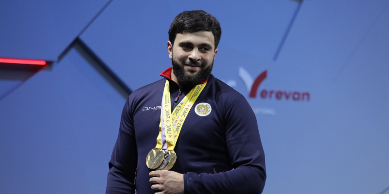 20-year-old Garik Karapetyan wins a gold medal at the European Weightlifting Championships with a world and European youth record