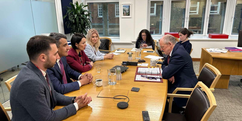 Министр ОНКС Жанна Андреасян встретилась с госминистром по делам школ Великобритании Ником Гиббом